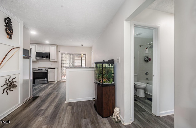 7368 Ryan St, Fayetteville, NC 28314 - corridor with dark wood finished floors, a textured ceiling, and baseboards