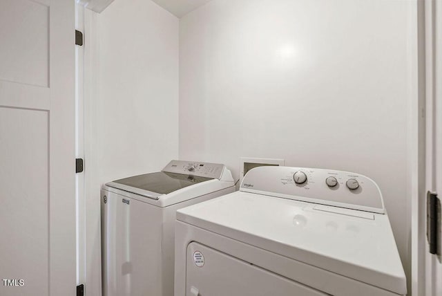 847 E Maple Ln, Fuquay Varina, NC 27526 - laundry room featuring washing machine and dryer