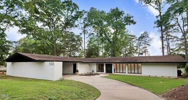500 Walnut Creek Dr, Goldsboro, NC 27534 - mid-century home with concrete driveway, a front lawn, and a carport