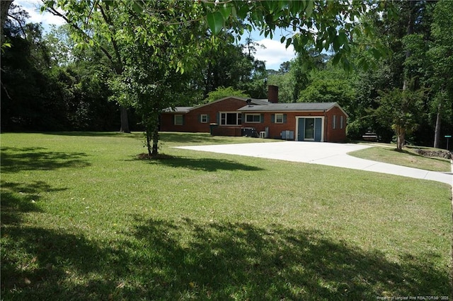 706 Riverside Dr, Lumberton, NC 28358 - view of front facade featuring a front yard and a chimney