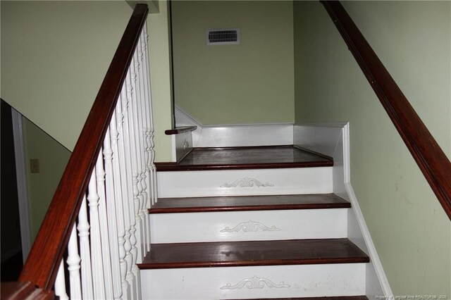 706 Riverside Dr, Lumberton, NC 28358 - view of stairs