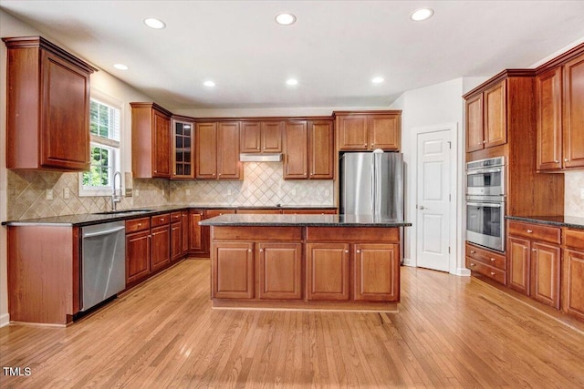 1420 Lagerfeld Way, Wake Forest, NC 27587 - kitchen featuring appliances with stainless steel finishes, a sink, light wood-style flooring, a kitchen island, and recessed lighting