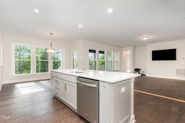 66 Sweet Meadow Ln, Pittsboro, NC 27312 - kitchen featuring dishwasher, a sink, baseboards, an island with sink, and recessed lighting