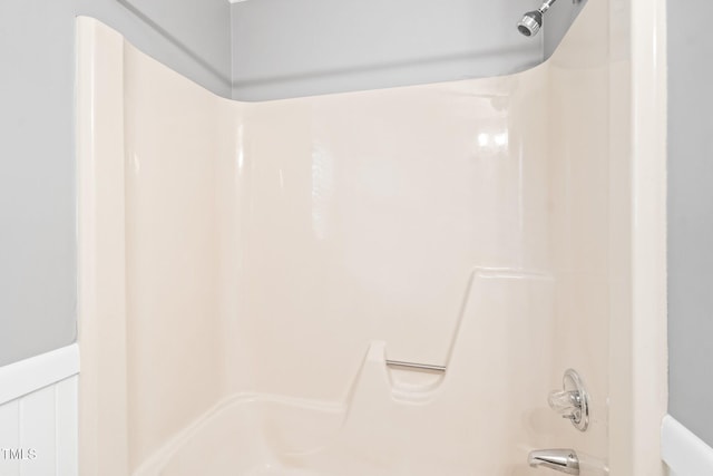 2107 Somers Ave, Burlington, NC 27215 - full bath with shower / bathtub combination