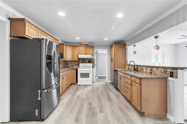 5409 S Sumac Cir, Fayetteville, NC 28304 - kitchen featuring appliances with stainless steel finishes, a sink, under cabinet range hood, ornamental molding, and a peninsula