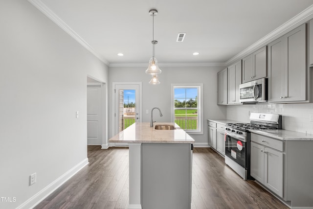 209 Broomgrove Way, Wake Forest, NC 27587 - kitchen featuring appliances with stainless steel finishes, gray cabinets, a sink, dark wood-type flooring, and recessed lighting