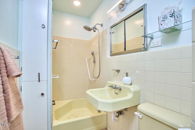 903 W Maynard Ave, Durham, NC 27704 - full bath with tile walls and shower / washtub combination