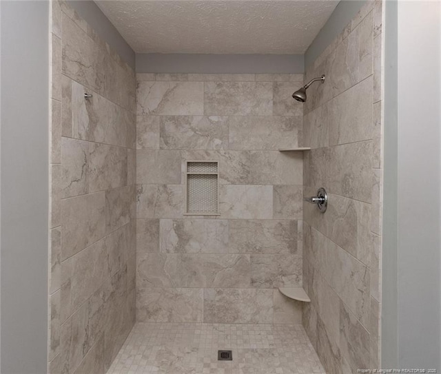 526 E Stack St, Saint Pauls, NC 28384 - full bath featuring tiled shower and a textured ceiling
