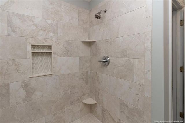 526 E Stack St, Saint Pauls, NC 28384 - bathroom with a tile shower