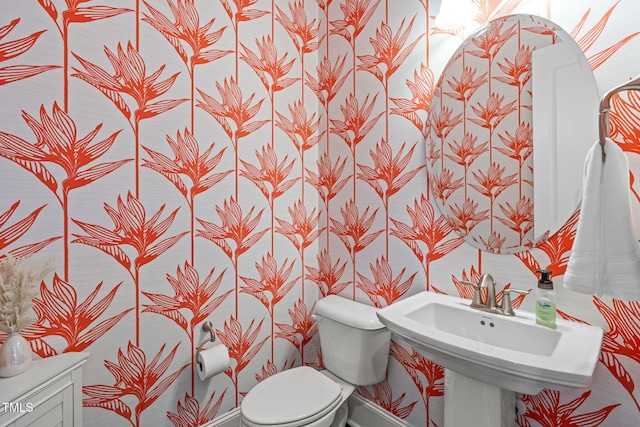 200 Baskerville Ct, Holly Springs, NC 27540 - bathroom featuring wallpapered walls and toilet