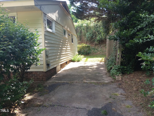 912 Dixie Trl, Raleigh, NC 27607 - view of side of property with crawl space and a patio