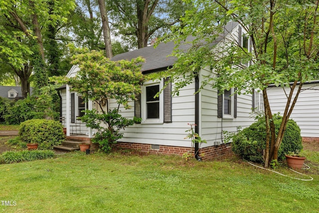 1105 Hawthorne Ln, Burlington, NC 27215 - view of side of home with a lawn and crawl space