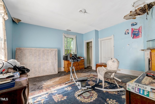 903 Nicholas St, Henderson, NC 27536 - sitting room with baseboards
