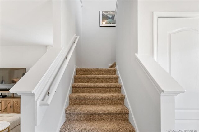905 Sapphire Stone Ln, Hope Mills, NC 28348 - view of stairs