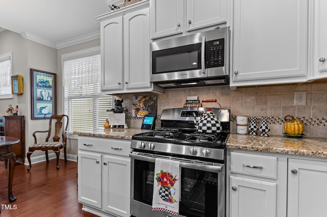 1012 Autumn Meadow Ln, Wake Forest, NC 27587 - kitchen featuring stainless steel appliances, crown molding, baseboards, tasteful backsplash, and dark wood-style flooring