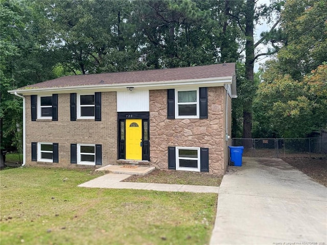 720 Burgoyne Dr, Fayetteville, NC 28314 - photo 2