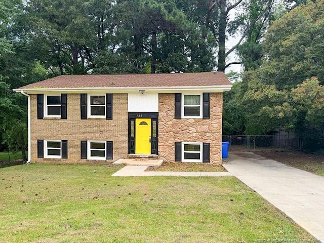 720 Burgoyne Dr, Fayetteville, NC 28314 - photo 3