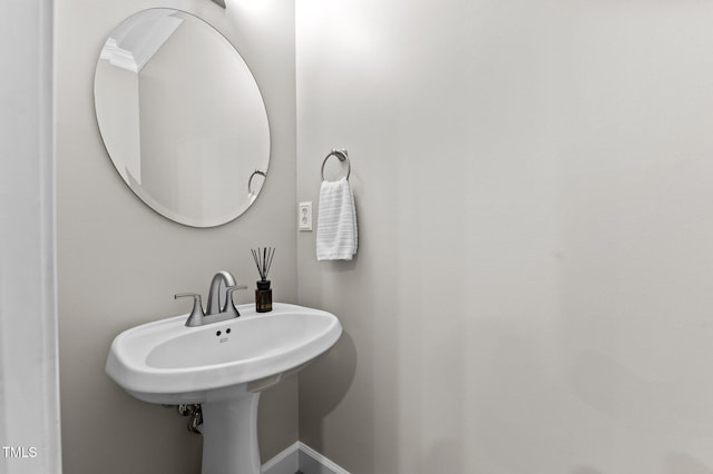 1332 Kinsdale Dr, Raleigh, NC 27615 - bathroom featuring baseboards