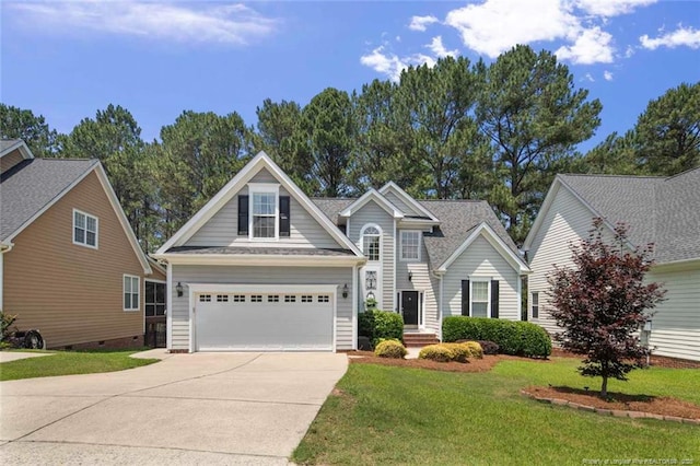 15 London Way, Spring Lake, NC 28390 - traditional-style home with driveway and a front yard