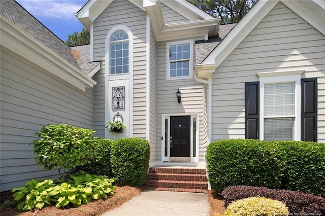 15 London Way, Spring Lake, NC 28390 - view of exterior entry featuring roof with shingles