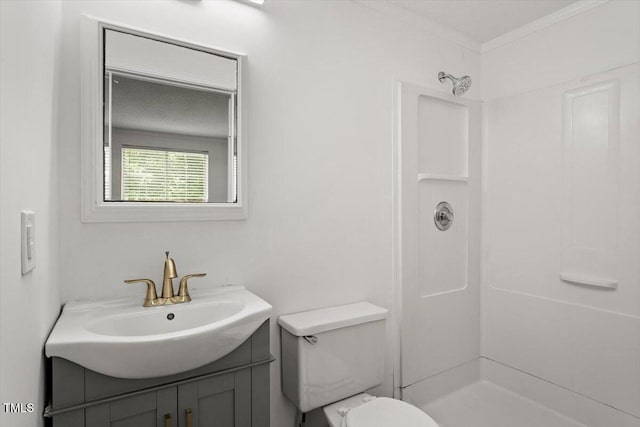 134 Luxon Pl, Cary, NC 27513 - full bathroom featuring a shower, vanity, and crown molding