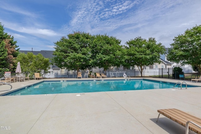 2513 Asher View Ct, Raleigh, NC 27606 - community pool with a patio area