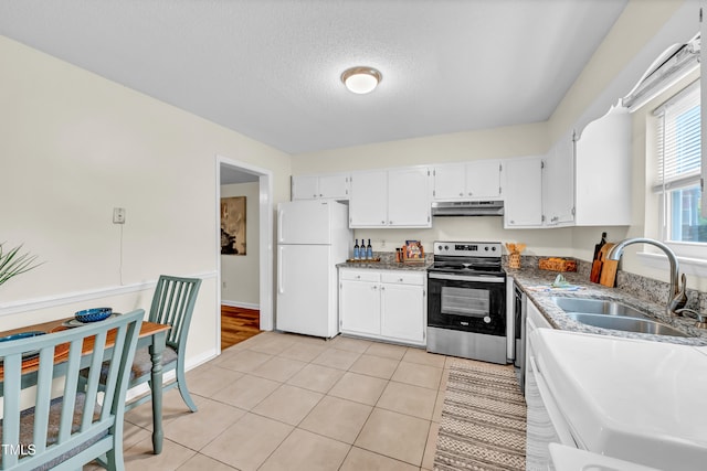 1220 Manassas Ct Unit B, Raleigh, NC 27609 - kitchen with freestanding refrigerator, electric range, under cabinet range hood, a sink, and white cabinets