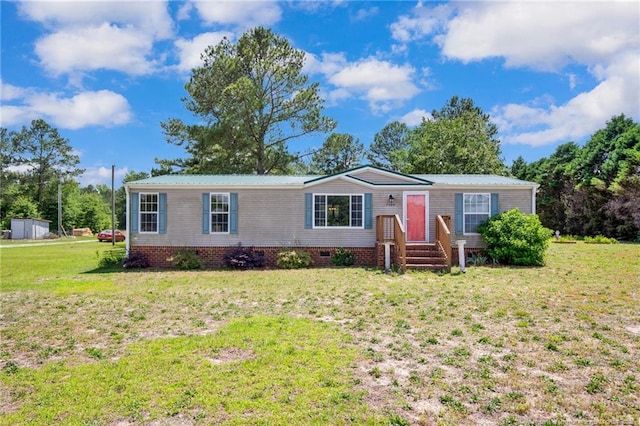 7504 Hidden Ln, Roseboro, NC 28382 - manufactured / mobile home with a front yard and metal roof