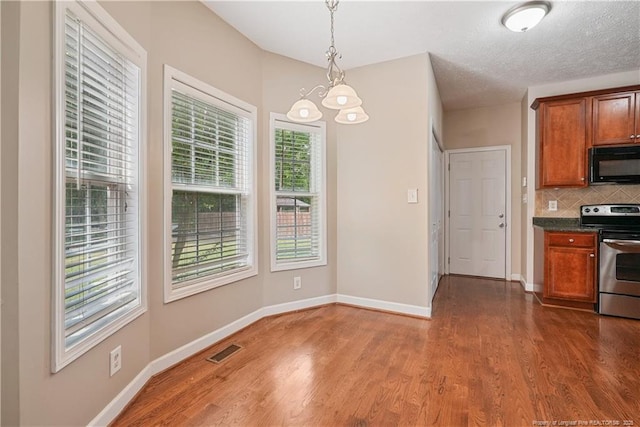 4055 Beaubien Dr, Fayetteville, NC 28306 - kitchen featuring black microwave, electric stove, dark countertops, tasteful backsplash, and a chandelier