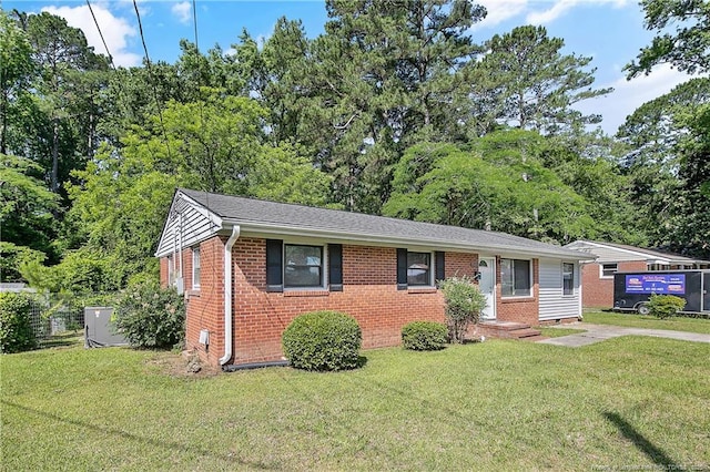 1486 Thelbert Dr, Fayetteville, NC 28301 - view of front of home featuring brick siding and a front lawn