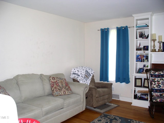 1809 S Garnett Ext, Henderson, NC 27536 - living area with wood finished floors