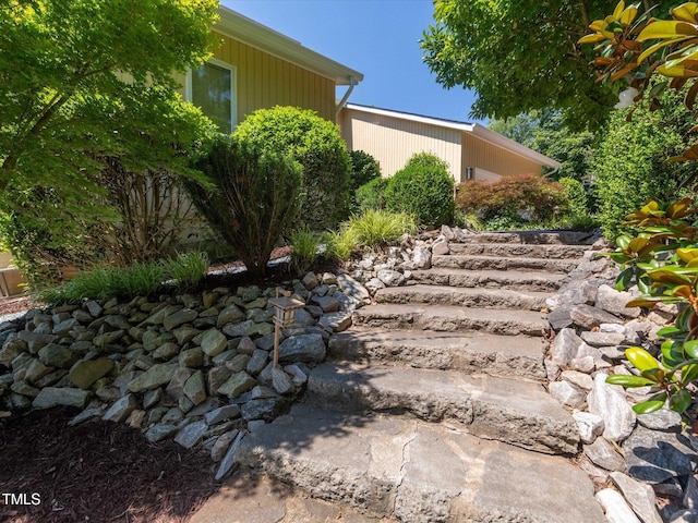 112 Lancaster Dr, Chapel Hill, NC 27517 - view of yard