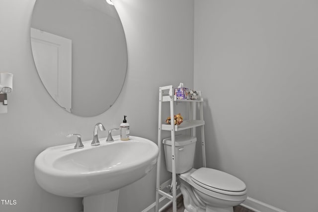 604 Craftsman Ridge Trl, Knightdale, NC 27545 - half bath featuring a sink, toilet, and baseboards