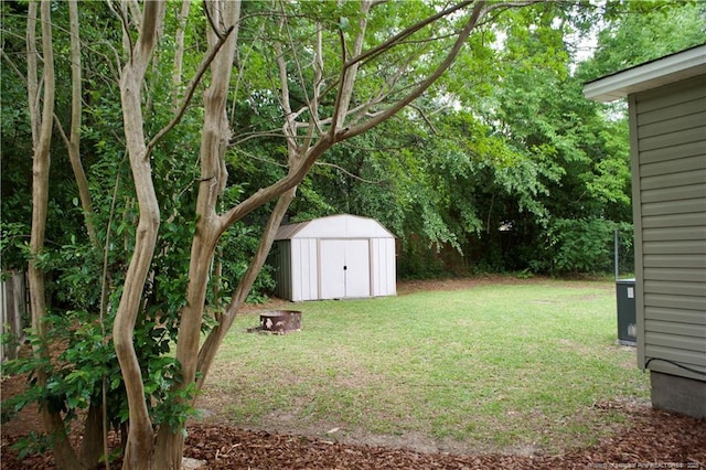 211 Sedberry St, Fayetteville, NC 28305 - view of green lawn