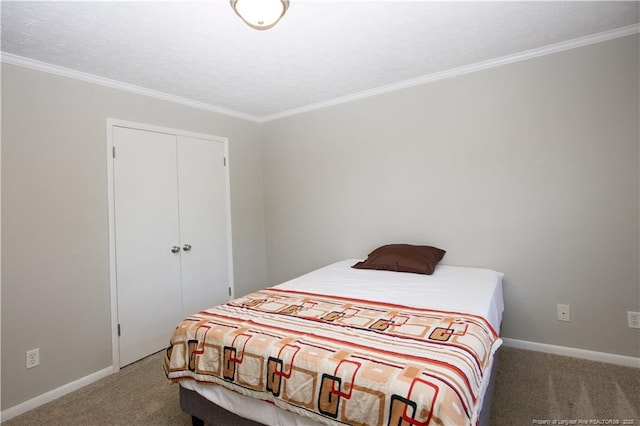 6874 Fern Creek Pl, Fayetteville, NC 28314 - bedroom with carpet floors, baseboards, ornamental molding, and a closet