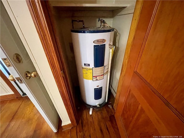 1007 Jenkins St, Lumberton, NC 28358 - utility room with water heater
