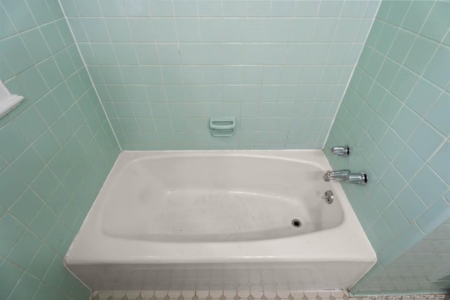 1007 Jenkins St, Lumberton, NC 28358 - full bath featuring tile walls