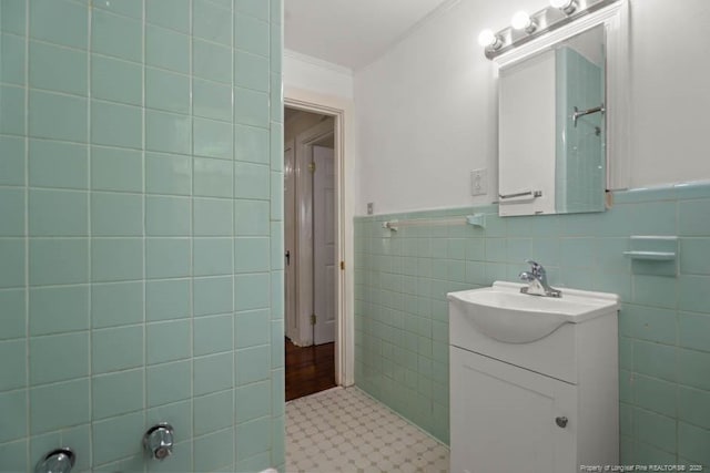 1007 Jenkins St, Lumberton, NC 28358 - bathroom featuring tile walls, vanity, crown molding, and a wainscoted wall