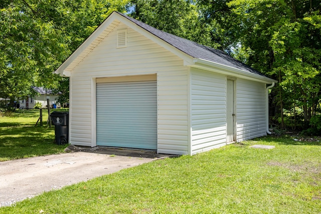 605 E Montgomery St, Henderson, NC 27536 - detached garage featuring driveway