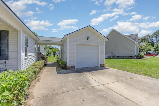 6 N Carolina Ave, Benson, NC 27504 - garage featuring driveway