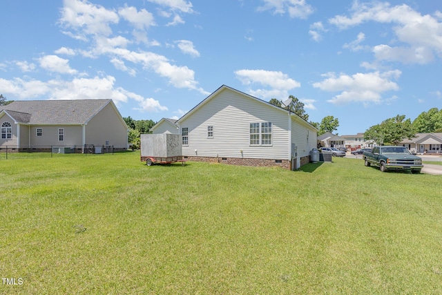 6 N Carolina Ave, Benson, NC 27504 - rear view of house featuring crawl space and a lawn