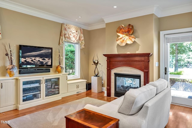 84307 Winslow, Chapel Hill, NC 27517 - living area featuring wood finished floors, a glass covered fireplace, ornamental molding, and recessed lighting