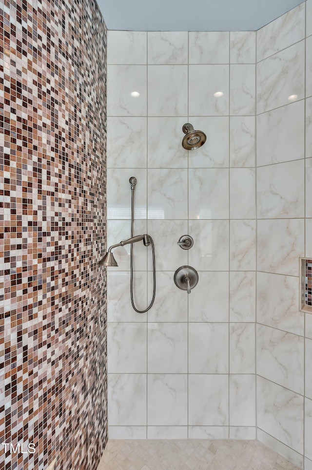 84307 Winslow, Chapel Hill, NC 27517 - bathroom featuring a tile shower