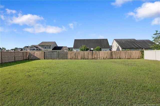 3811 Briargate Ln, Fayetteville, NC 28314 - view of yard featuring a residential view