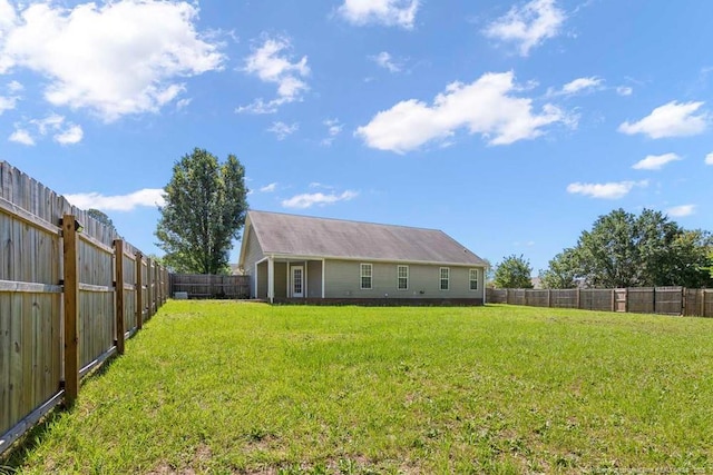 122 Van Buren Dr, Raeford, NC 28376 - view of yard
