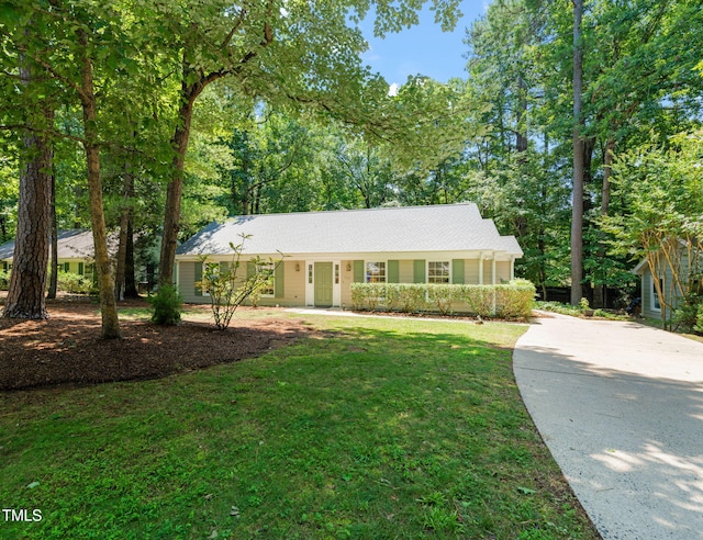 117 Summerlin Dr, Chapel Hill, NC 27514 - ranch-style house with concrete driveway and a front lawn