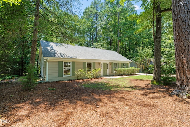 117 Summerlin Dr, Chapel Hill, NC 27514 - ranch-style house with driveway and roof with shingles