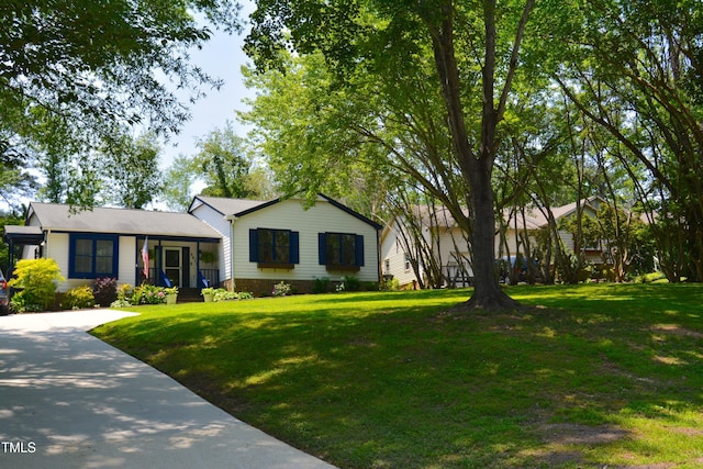 5617 Groomsbridge Ct, Raleigh, NC 27612 - view of front facade featuring a front lawn