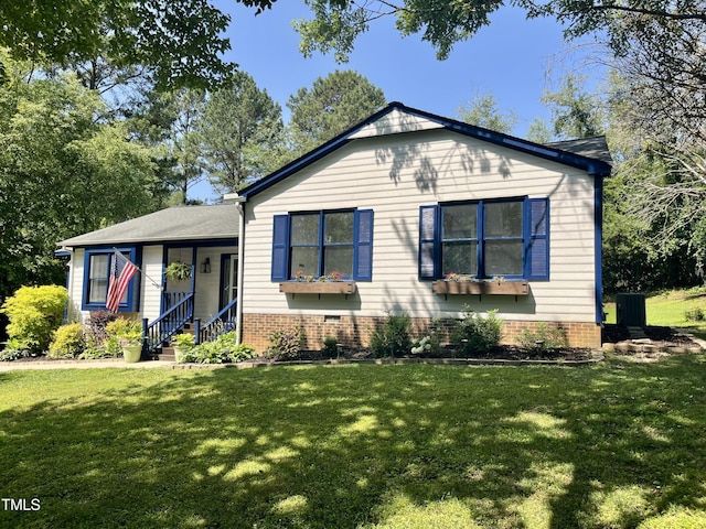 5617 Groomsbridge Ct, Raleigh, NC 27612 - view of front facade with a front yard and crawl space