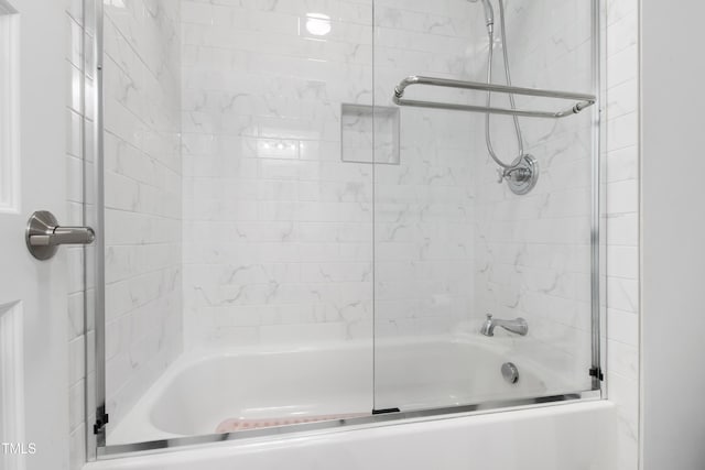 911 Canterbury Rd, Raleigh, NC 27607 - bathroom with enclosed tub / shower combo